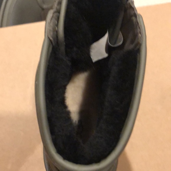 UGG Neumel Platform Zip Boots - Picture 8 of 9